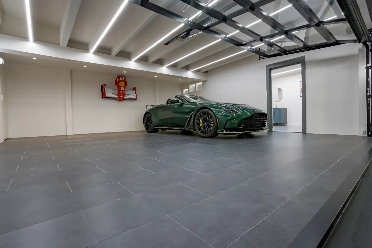Garage / Vehicle Bay