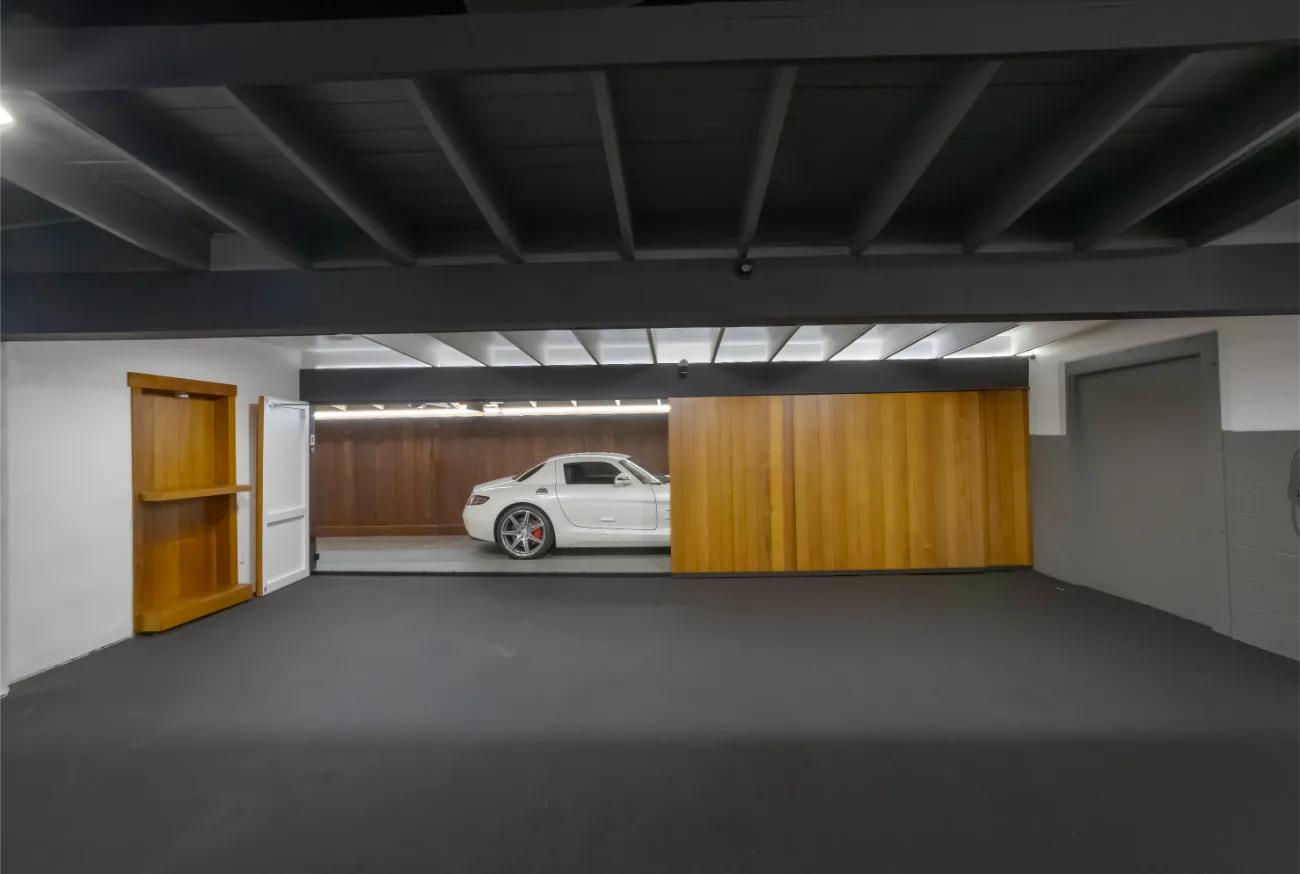 Hidden 3-Car Gallery Vault